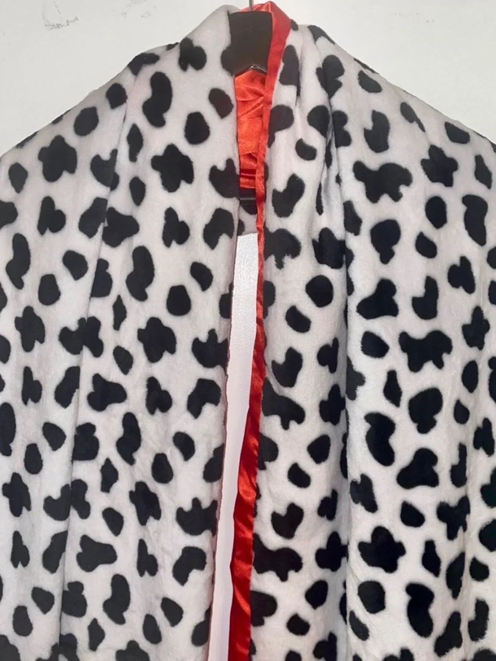 NWOT Cruella Deville Women’s Coat /Scarf For Halloween Costume